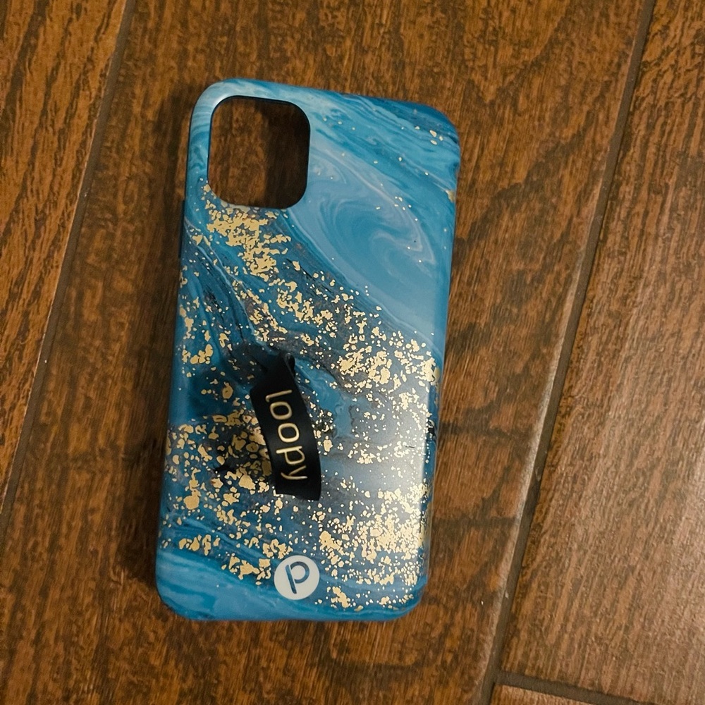 Excellent condition loopy case. Fits iPhone 11.